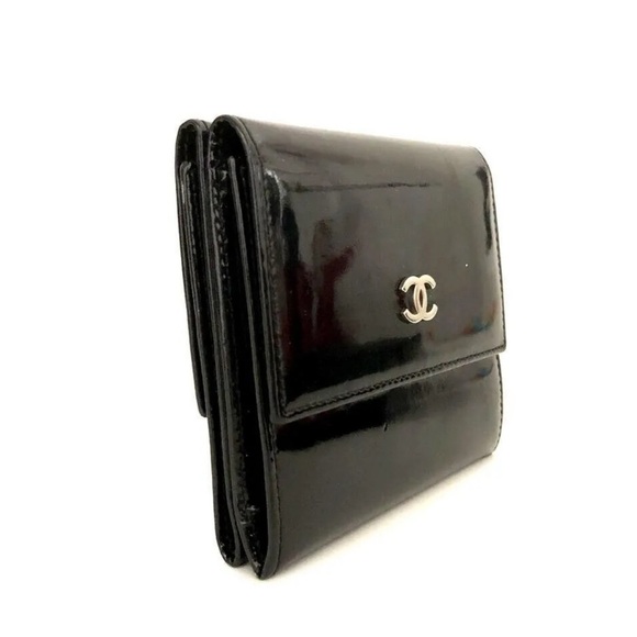 Chanel Pantent Compact Wallet - Picture 3 of 10